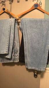 lot 2389 image: Jeans size 36x30 and 32x30