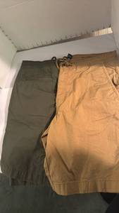 lot 2390 image: Mens shorts size 34