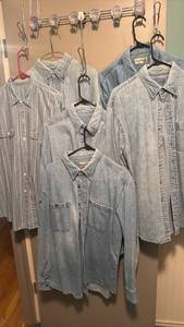 lot 2393 image: Mens long sleeve button up shirts size unknown tags taken out possible L