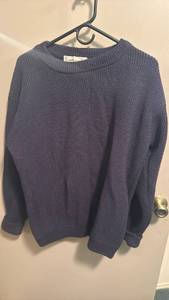 lot 2400 image: Patagonia sweater size L