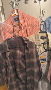lot 2402 image: Mens Orvis and other long sleeve button up shirts size M