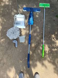lot 4001 image: Mops, standing dustpan, fabric shaver, trash can