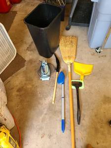 lot 4002 image: Black trash can, corn broom, car window cleaner, steam iron, more
