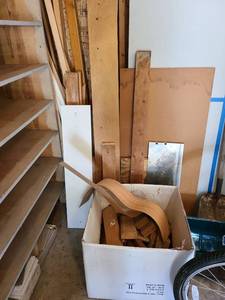 lot 4015 image: Scrap wood and 2 curved veneer pieces