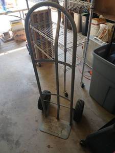 lot 4105 image: Milwaukee  600 lb Capacity  P style Dolly