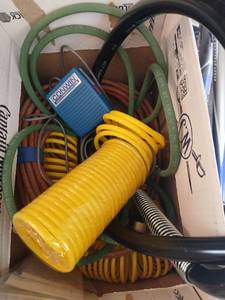 lot 4114 image: Air Hose and Regulator Lot with Fittings and Gauges