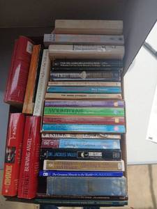 lot 4217 image: Book lot including Close Encounters of the fourth kind