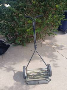 lot 4240 image: Great States Push Reel Lawn Mower works