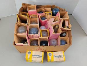 lot 4311 image: General Electric Photoflood Bulbs multi colored