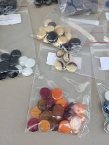 lot 4317 image: Glass cabochons and marbles