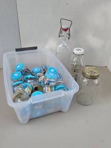 lot 4320 image: Lot of Glass Jars
