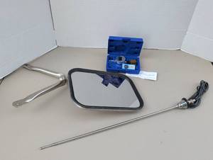 lot 4330 image: Radio antenna, side mirror and tire gauge