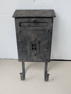 lot 4339 image: Wall-Mount Mailbox