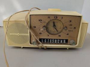 lot 4348 image: Vintage General Electric Radio Alarm Clock with AMFM Tuner and Lighted Dial