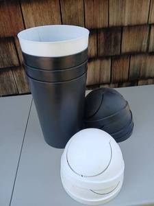 lot 4357 image: 14 in Sterilite trash cans 4,  5 lids