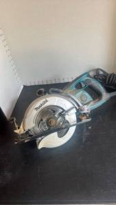 lot 4407 image: Makita Circular Saw with Cord