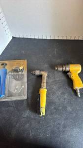 lot 4437 image: Vintage Thor pneumatic pistol-grip air drill, degree pneumatic right-angle drill and more