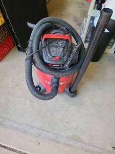 lot 4513 image: Craftsman 9 gallon shop vac.