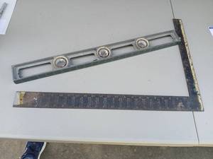 lot 4519 image: 24 inch Great Neck Saw Manufacturers, inc. Level  And square