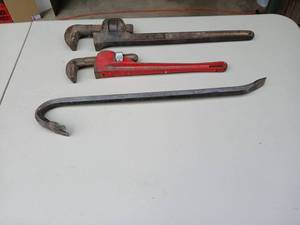 lot 4523 image: 18 and 24 inch Pipe Wrenchs and crowbar