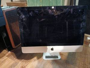 lot 1175 image: Apple monitor 24 inch with cord