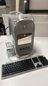 lot 1180 image: Apple Power Mac G4 M8570 Desktop Computer Power Cord and Keyboard