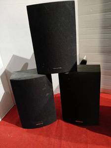lot 1202 image: Onkyo Speaker Lot