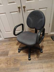 lot 1210 image: Office Task Chair with Armrests and Casters Gray Seat Black Base adjustable