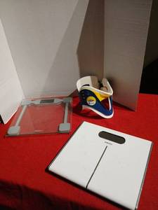 lot 1220 image: Homedics SC-315 Lithium Electronic Scales untested needs batteries and neck brace