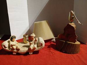 lot 1228 image: Vintage Asian themed  plaster tv lamp and wooden lamp with  Shades
