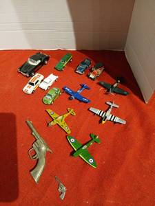 lot 1230 image: Mixed lot of toy cars, aircraft, 2 toy guns