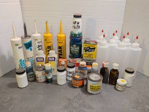 lot 3046 image: Plastic New Squeeze Bottles older paints and caulk