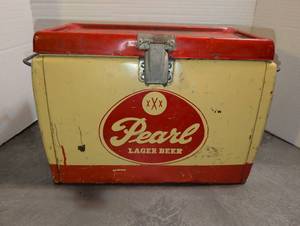lot 3049 image: Vintage 1950s Pearl Lager Beer Cooler Ice Chest