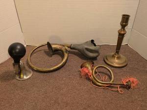 lot 3056 image: Brass Bugles, Horn and 9 inch brass candle stick
