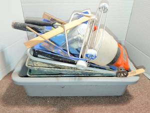 lot 3073 image: Painting lot in tub