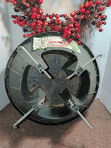 lot 3074 image: 20 in Wreath with Red and Black Berries and Christmas tree stand