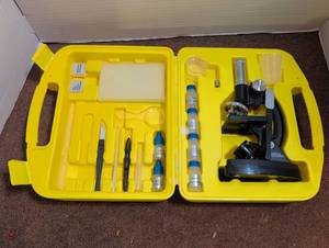 lot 3103 image: National geographic microscope set