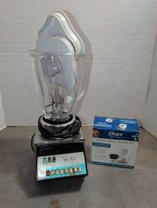lot 3008 image: Oster Pulse  Matic Blender with Crush Pro 4 Blade Kit