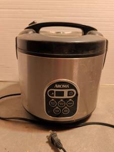 lot 3012 image: Aroma Rice Cooker with Steamer and Digital Controls