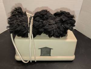 lot 3014 image: UnAnco Foot Massage Machine with Timer Control