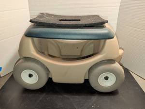 lot 3016 image: Portable Toilet Seat with Wheels