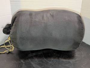 lot 3020 image: Older sleeping bag appears to match lot 3000