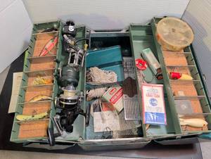 lot 3026 image: Fishing Tackle Lot Lebco 202 Reel Shakespeare Reel Eagle Claw Vintage