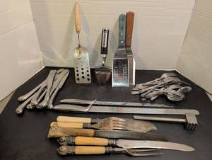 lot 3043 image: Harrison Bros. & Howson serving ware, antique and vintage Utensil Lot