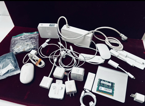 lot 1250 image: Apple Products for Phone and PC