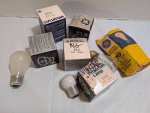 lot 3110 image: Photography and projector bulbs