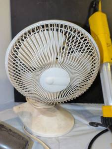 lot 3127 image: Lamps and fans