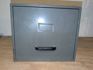 lot 3137 image: Metal single folding cabinet 13x14x16