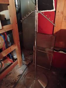 lot 3300 image: Adjustable clothing rack. 50in.