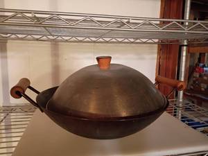 lot 3306 image: Well Seasoned Wok.  Definitely used